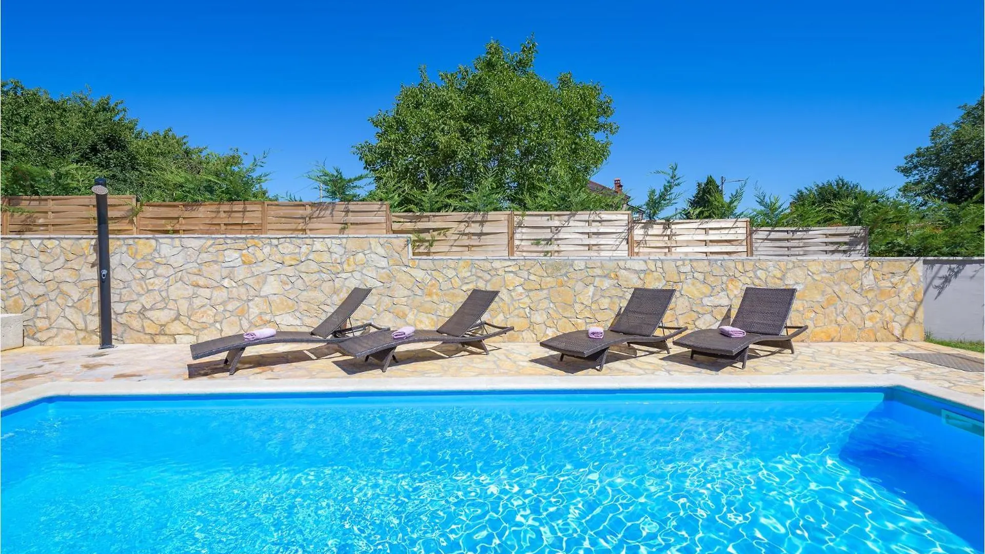 Vikendica Nice Home In Perci With Outdoor Swimming Pool